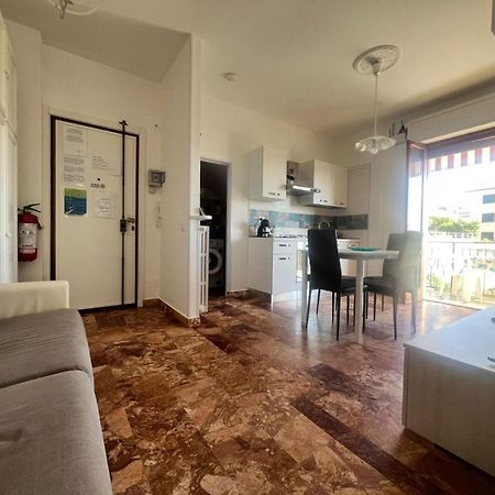 Apartment Aurora & Nicole Ideal Per Biker Con Terazza Vista Mare Parcheggio E Wi-Fi Gratuiti Пиетра Лигуре Екстериор снимка