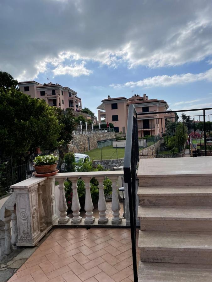 Apartment Aurora & Nicole Ideal Per Biker Con Terazza Vista Mare Parcheggio E Wi-Fi Gratuiti Пиетра Лигуре Екстериор снимка