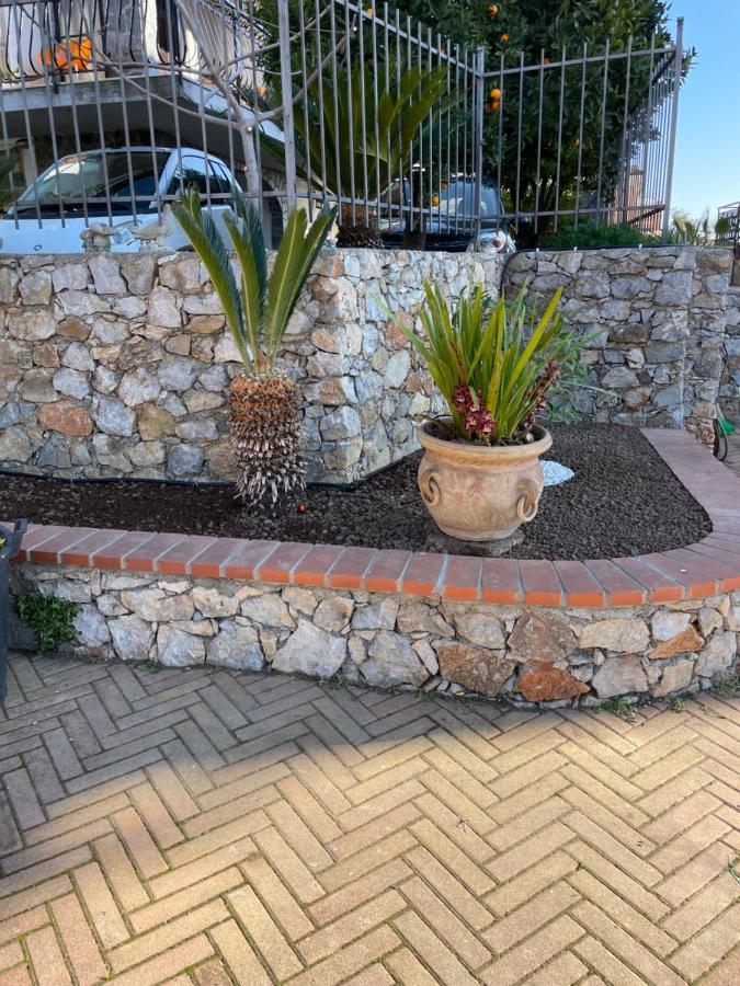 Apartment Aurora & Nicole Ideal Per Biker Con Terazza Vista Mare Parcheggio E Wi-Fi Gratuiti Пиетра Лигуре Екстериор снимка
