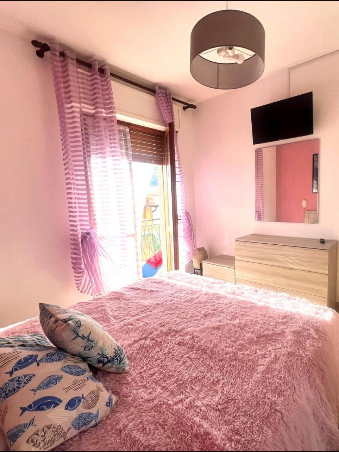 Apartment Aurora & Nicole Ideal Per Biker Con Terazza Vista Mare Parcheggio E Wi-Fi Gratuiti Пиетра Лигуре Екстериор снимка