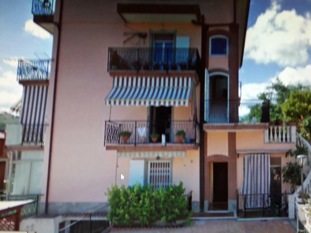 Apartment Aurora & Nicole Ideal Per Biker Con Terazza Vista Mare Parcheggio E Wi-Fi Gratuiti Пиетра Лигуре Екстериор снимка
