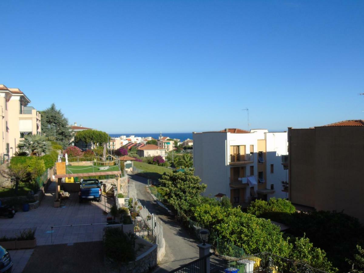 Apartment Aurora & Nicole Ideal Per Biker Con Terazza Vista Mare Parcheggio E Wi-Fi Gratuiti Пиетра Лигуре Екстериор снимка