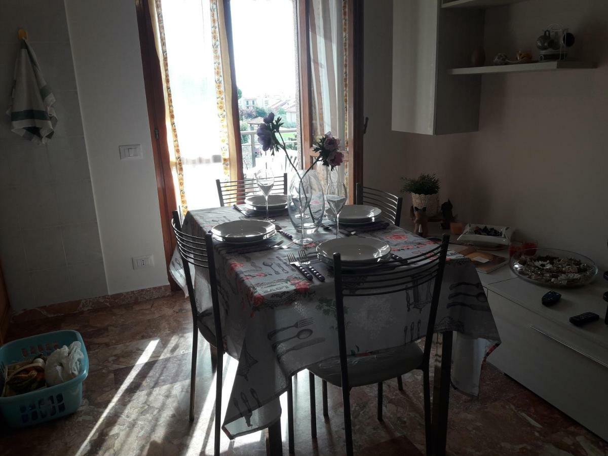 Apartment Aurora & Nicole Ideal Per Biker Con Terazza Vista Mare Parcheggio E Wi-Fi Gratuiti Пиетра Лигуре Екстериор снимка